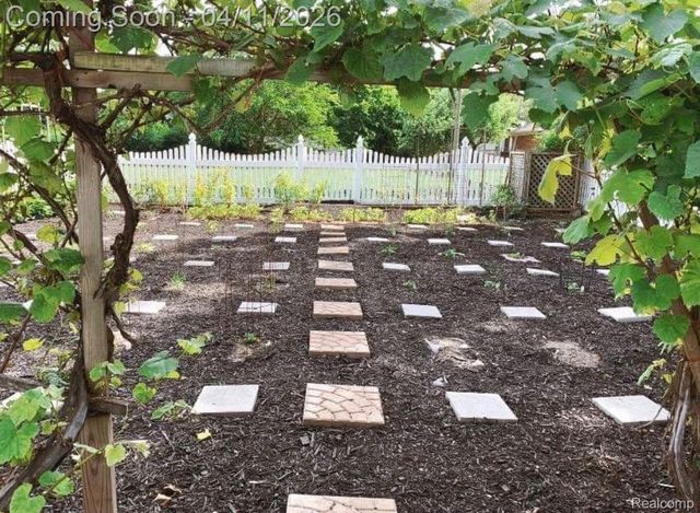 30261 Green Acres, Farmington Hills, MI 48334