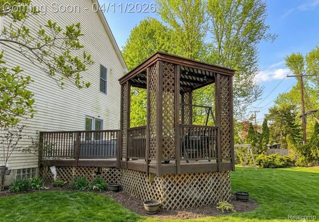 30261 Green Acres, Farmington Hills, MI 48334