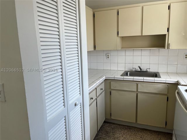 928 SW 30th Ave 3, Miami, FL 33135