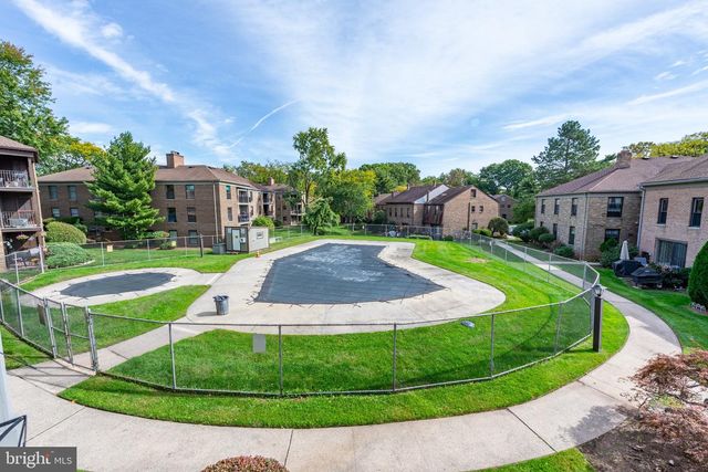 323 GILL LN #12R, Iselin, NJ 08830