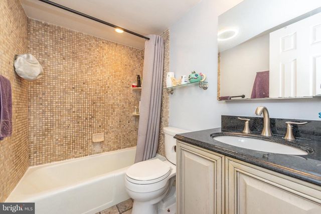 323 GILL LN #12R, Iselin, NJ 08830