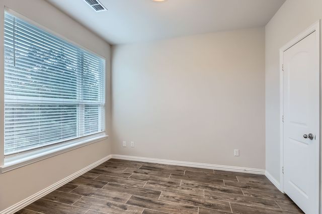 301 E Lamar Street 19, Mckinney, TX 75069