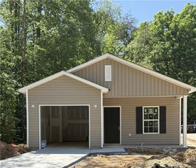 2915 Bainbridge Drive, Winston-salem, NC 27105