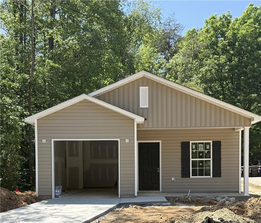 2915 Bainbridge Drive, Winston-salem, NC 27105