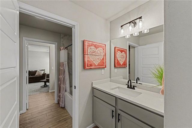 8282 Gleason Road, Lenexa, KS 66227