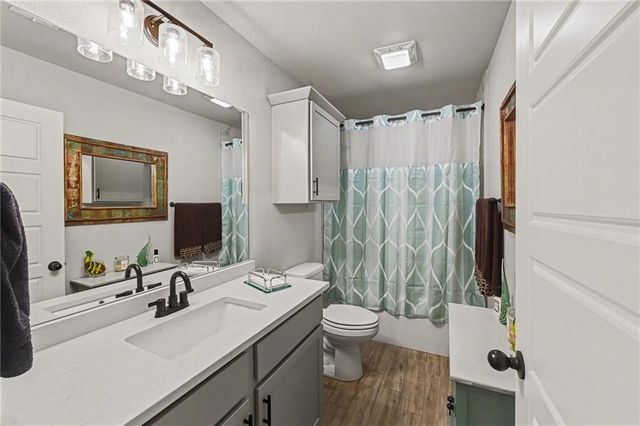 8282 Gleason Road, Lenexa, KS 66227