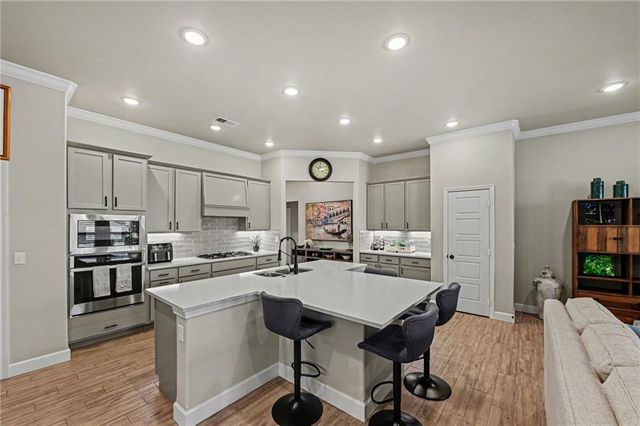 8282 Gleason Road, Lenexa, KS 66227