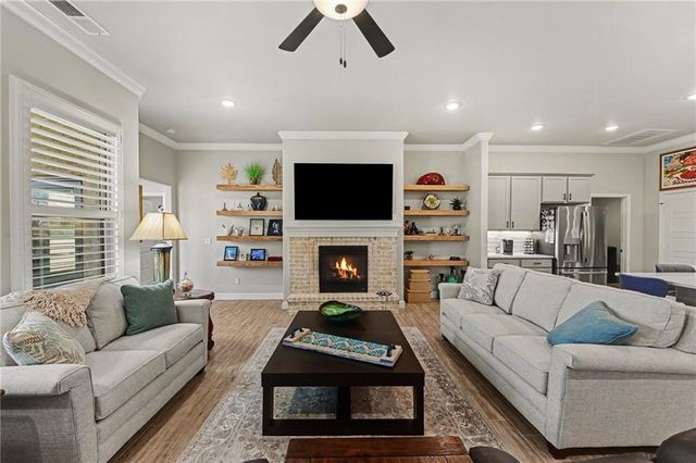 8282 Gleason Road, Lenexa, KS 66227