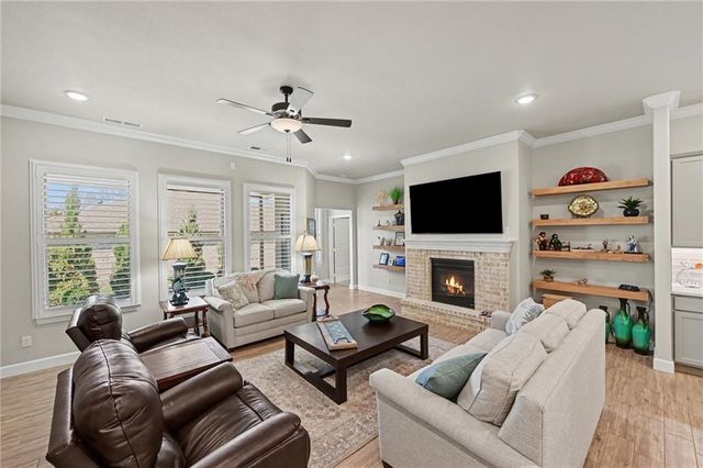 8282 Gleason Road, Lenexa, KS 66227