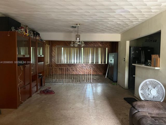 6720 Cody St, Hollywood, FL 33024