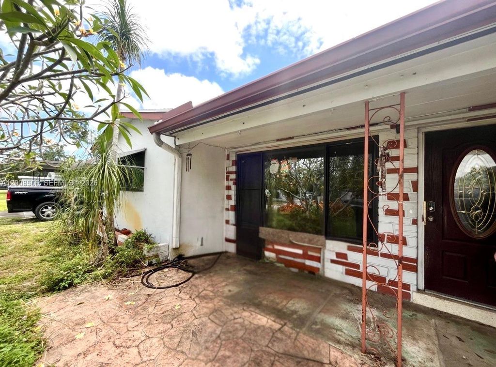 6720 Cody St, Hollywood, FL 33024