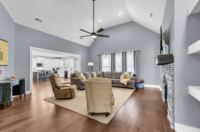 3232 Dunlop Ln, Clarksville, TN 37043