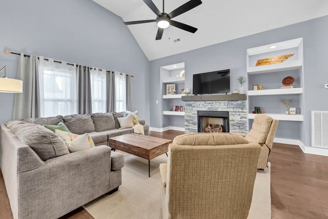 3232 Dunlop Ln, Clarksville, TN 37043