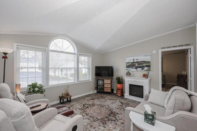 74 Heritage Way, Manchester, NH 03104