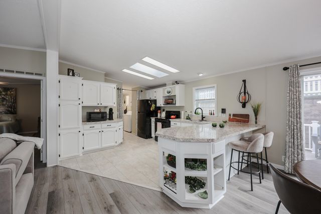 74 Heritage Way, Manchester, NH 03104