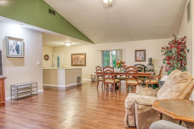 194 Dogwood Lane, Hollister, MO 65672