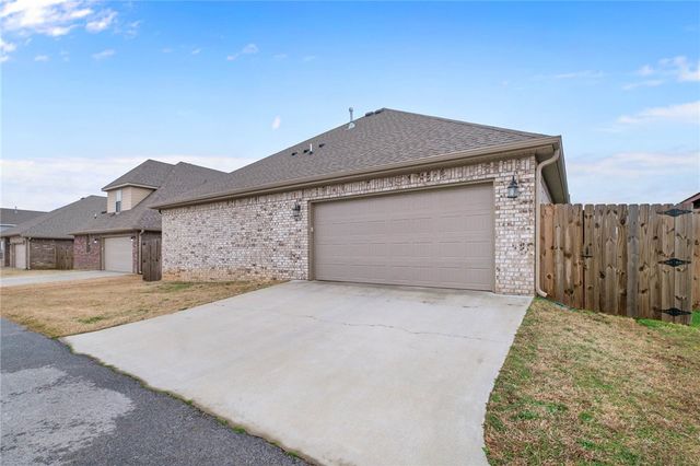4307 Pawhuska Street, Bentonville, AR 72713