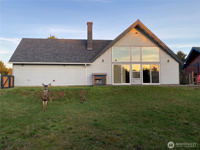 313 Sand Dune Avenue NW, Ocean Shores, WA 98569