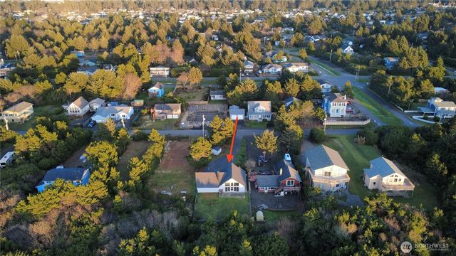 313 Sand Dune Avenue NW, Ocean Shores, WA 98569