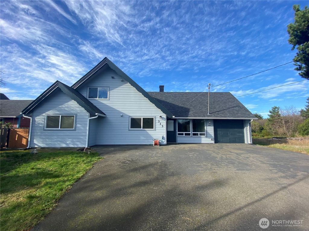 313 Sand Dune Avenue NW, Ocean Shores, WA 98569