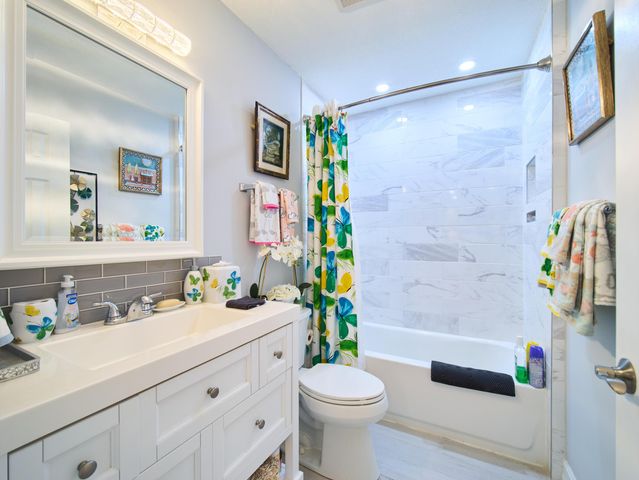 133 Lake Olive Drive, West Palm Beach, FL 33411