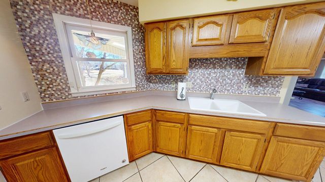 175 Castleton Cv, Paris, TN 38242