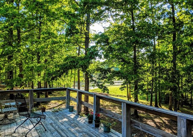 175 Castleton Cv, Paris, TN 38242