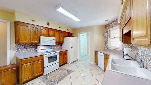 175 Castleton Cv, Paris, TN 38242