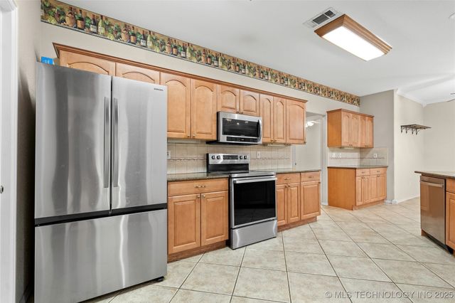 1717 Red Oak Street, Ardmore, OK 73401