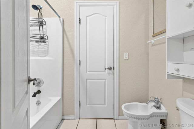 1717 Red Oak Street, Ardmore, OK 73401