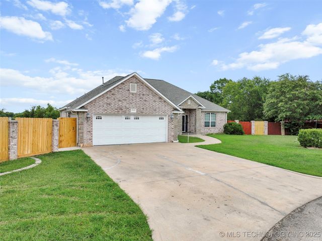 1717 Red Oak Street, Ardmore, OK 73401