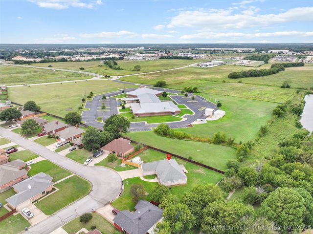 1717 Red Oak Street, Ardmore, OK 73401