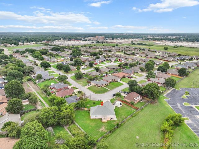 1717 Red Oak Street, Ardmore, OK 73401