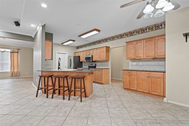 1717 Red Oak Street, Ardmore, OK 73401