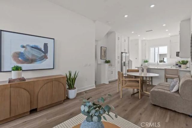 7255 Aura Circle, Huntington Beach, CA 92647