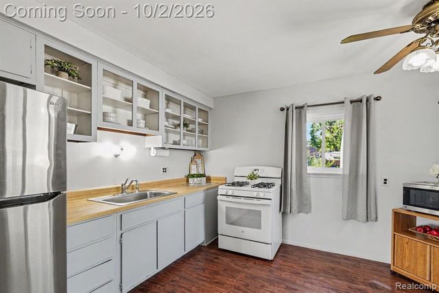 11939 Waiteley Drive, Sterling Heights, MI 48313