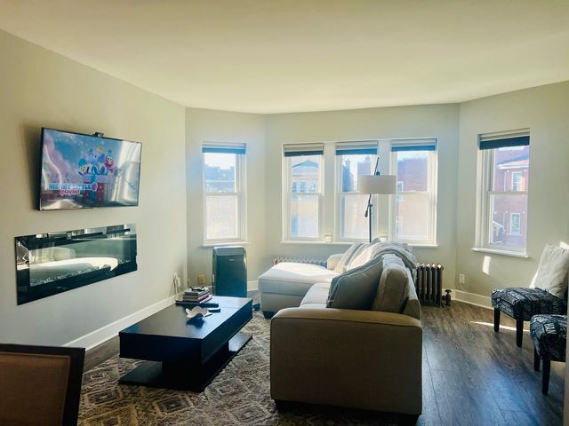 1827 Gunderson Avenue TWO, Berwyn, IL 60402