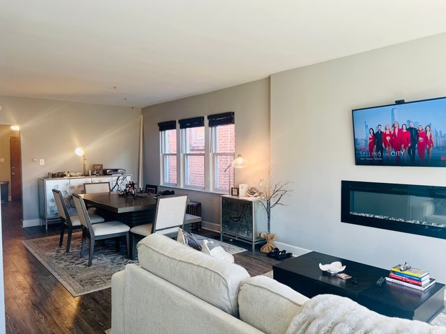 1827 Gunderson Avenue TWO, Berwyn, IL 60402