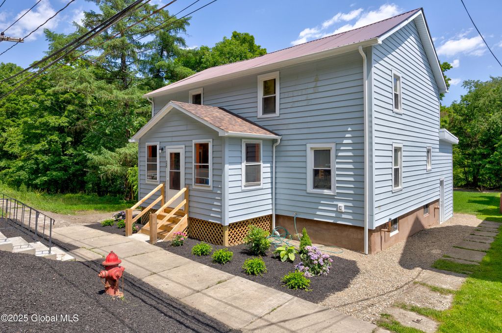 28 Gates Avenue, Victory, NY 12871
