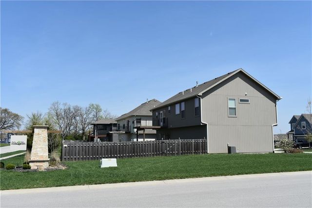 1640 Shadow Drive, Leavenworth, KS 66048