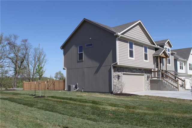 1640 Shadow Drive, Leavenworth, KS 66048