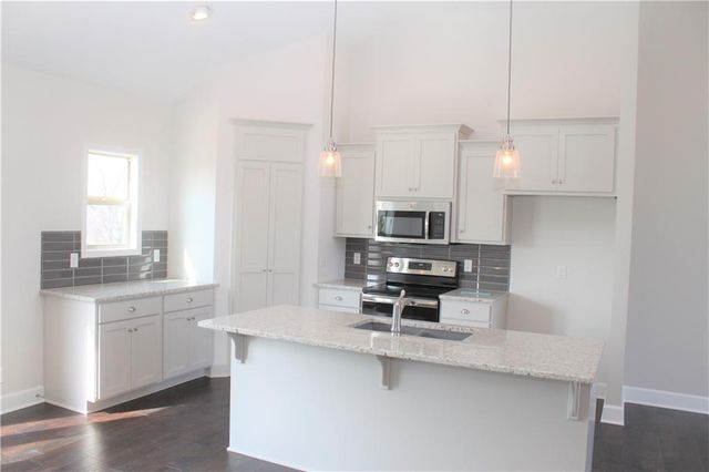 1640 Shadow Drive, Leavenworth, KS 66048