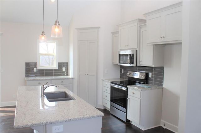 1640 Shadow Drive, Leavenworth, KS 66048