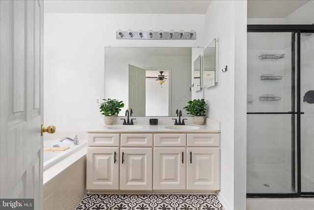 1301 PENDLETON LN, Strasburg, VA 22657