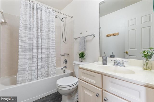 1301 PENDLETON LN, Strasburg, VA 22657