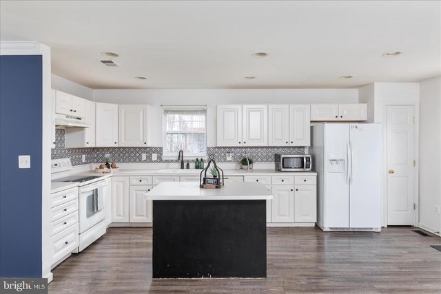 1301 PENDLETON LN, Strasburg, VA 22657