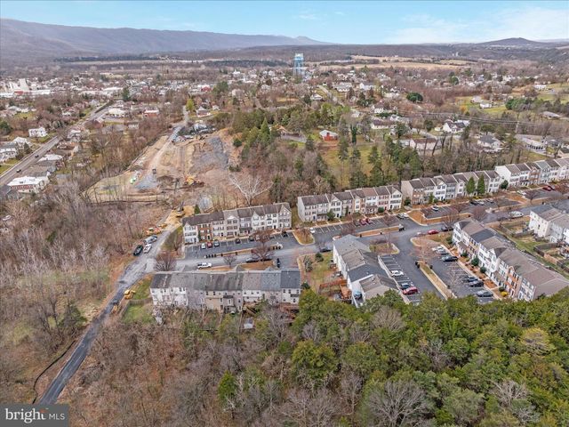 1301 PENDLETON LN, Strasburg, VA 22657