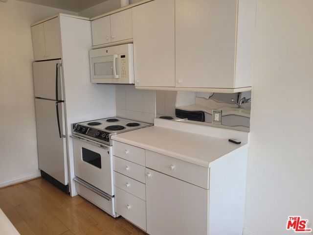 960 Larrabee Street 310, West Hollywood, CA 90069