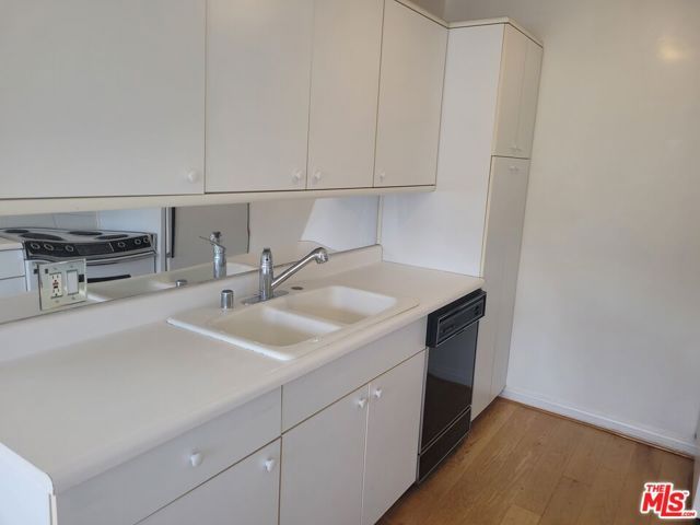 960 Larrabee Street 310, West Hollywood, CA 90069