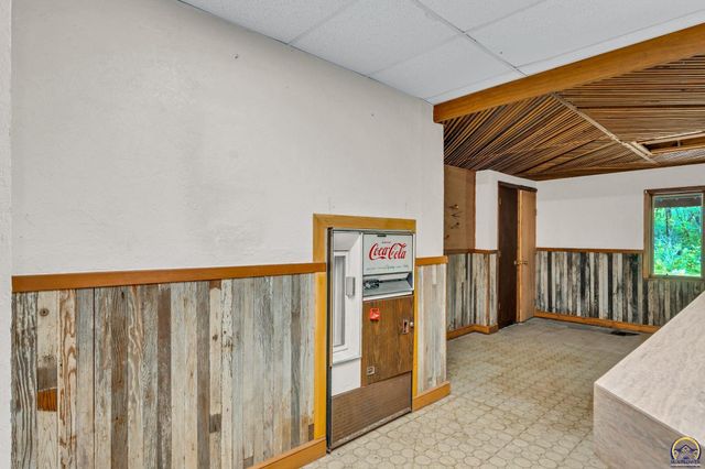 8720 SW 85th St, Auburn, KS 66402